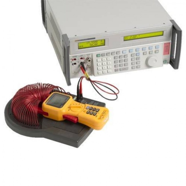 Калибратор для нескольких приборов Fluke 5502A/6 240 Калибратор для нескольких приборов Fluke 5502A/6 240